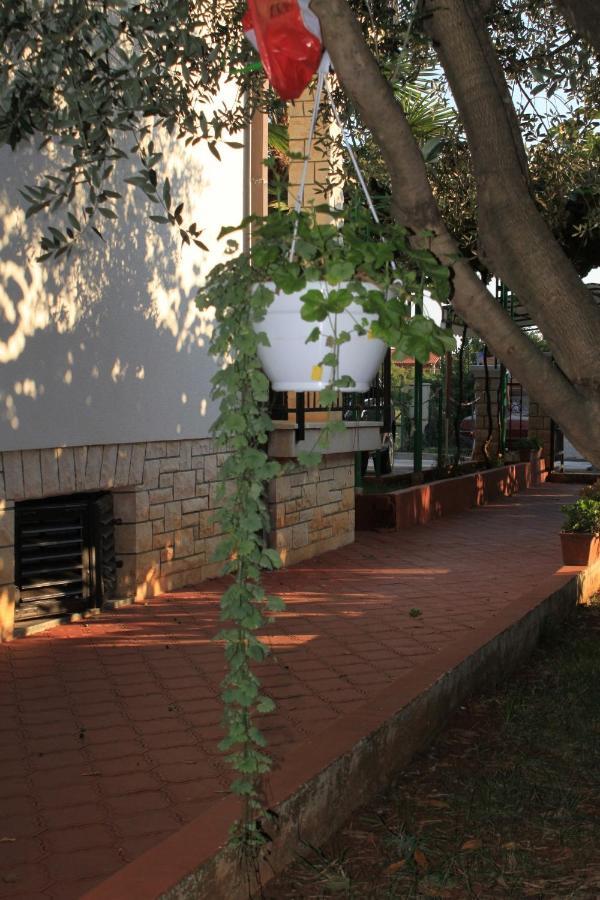 Apartments With A Parking Space Umag - 7094 Exterior foto