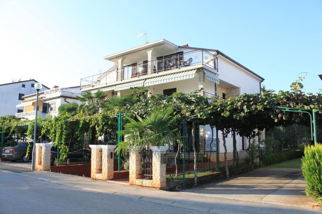 Apartments With A Parking Space Umag - 7094 Exterior foto