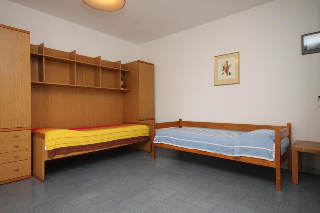 Apartments With A Parking Space Umag - 7094 Exterior foto