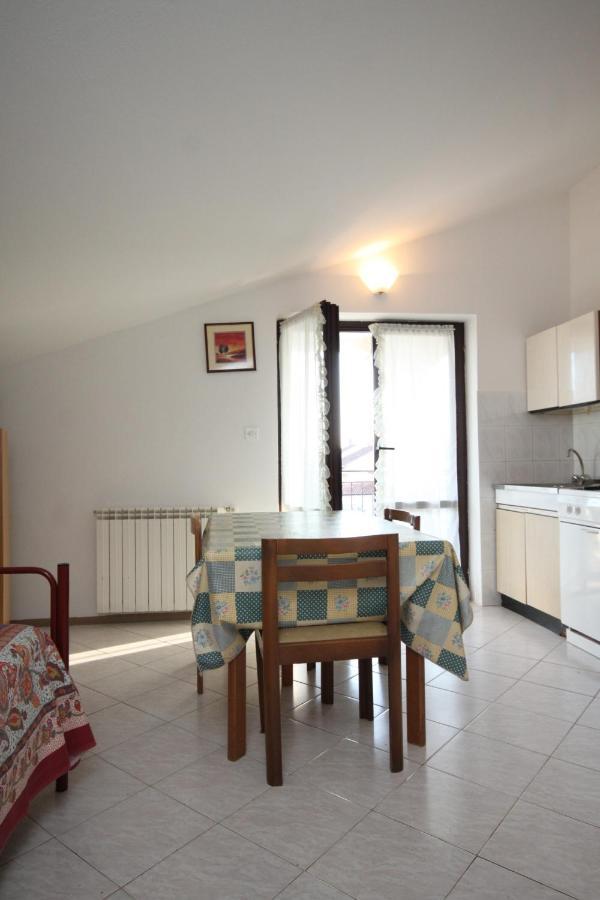 Apartments With A Parking Space Umag - 7094 Exterior foto