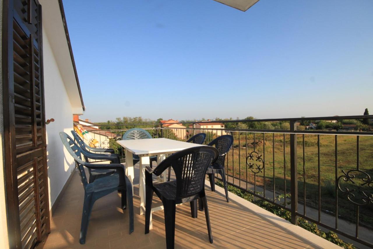 Apartments With A Parking Space Umag - 7094 Exterior foto