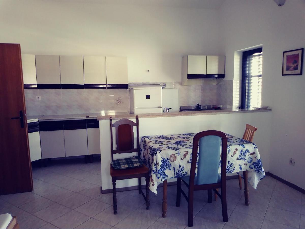 Apartments With A Parking Space Umag - 7094 Exterior foto